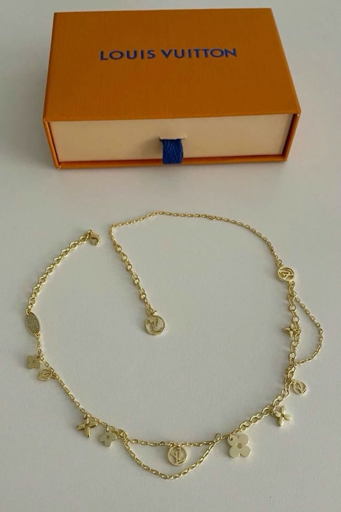 Collier mini pendentif LV