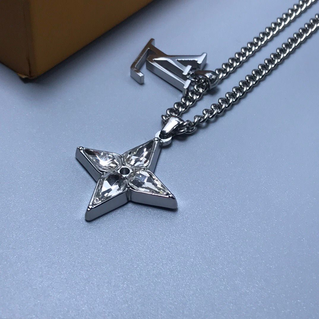 Collier étoile pendentif LV
