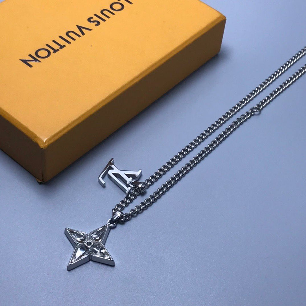 Collier étoile pendentif LV