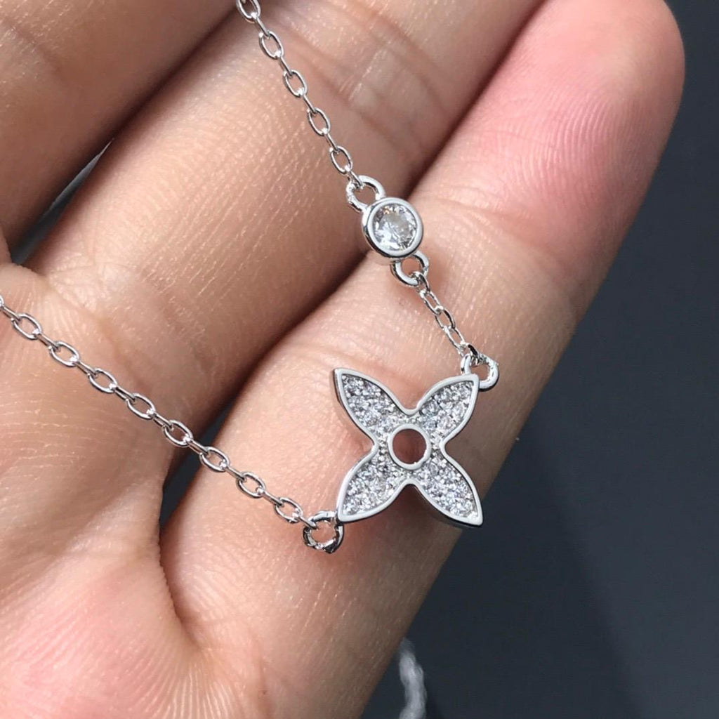 Collier X LV brillant